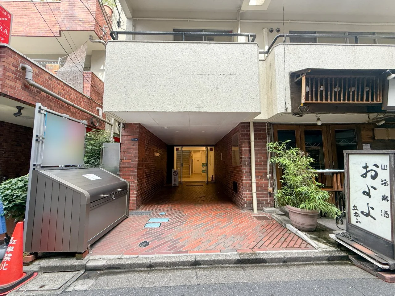 西新宿服部ビル 3 エントランス 3