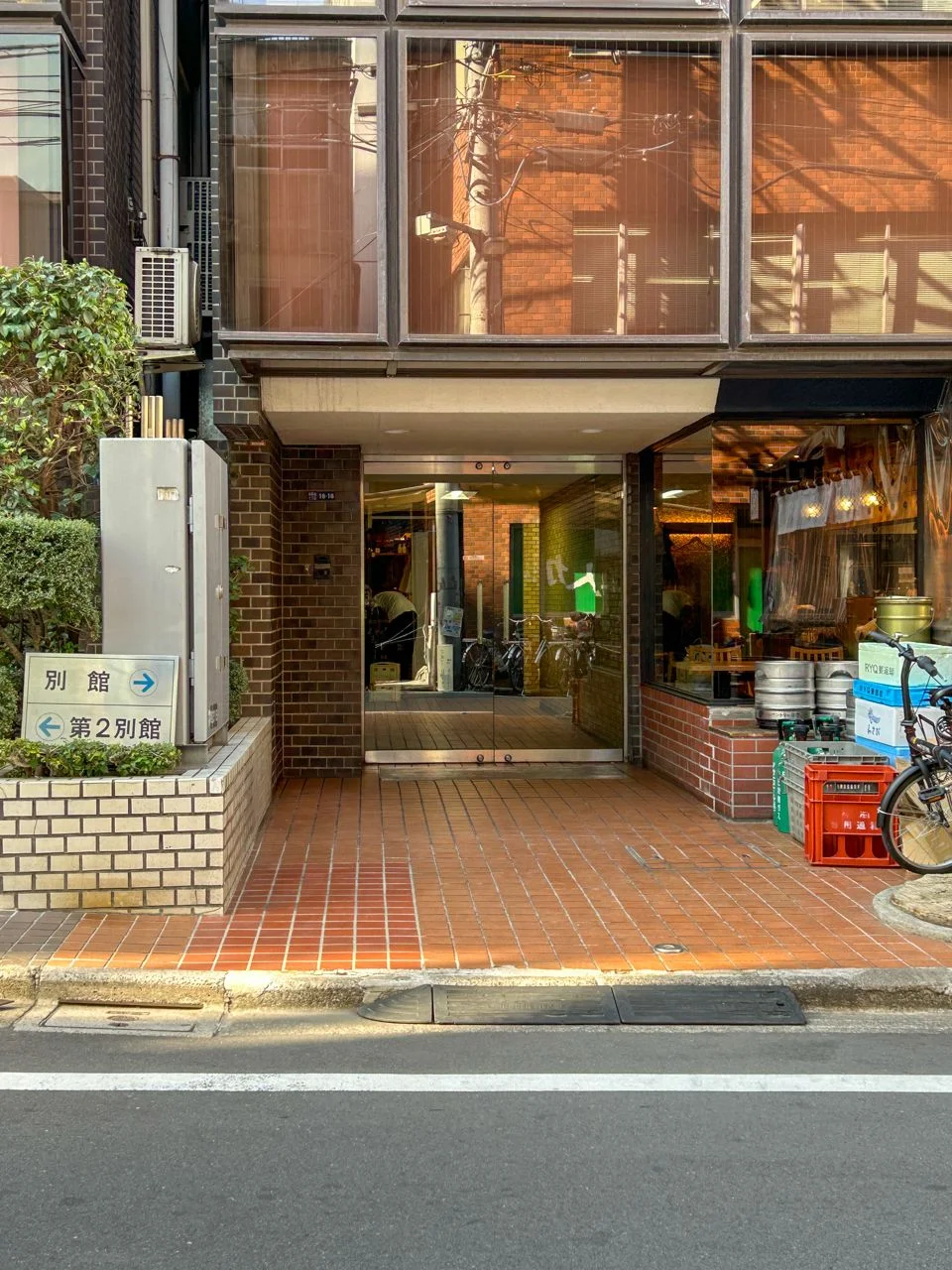 新宿税理士ビル別館 3 ビルエントランス 6