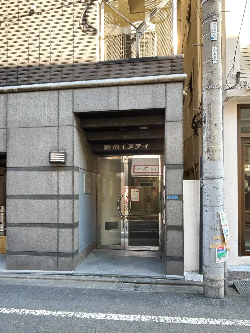 新宿NTビル 地下1階・1階セット エントランス 3