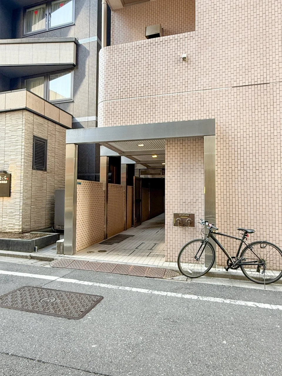 サニープラザ新宿御苑 2 ビルエントランス 5