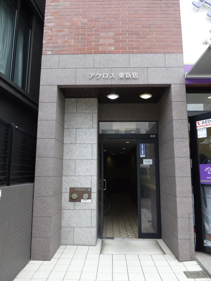アクロス東新宿ビル B1 エントランス 3