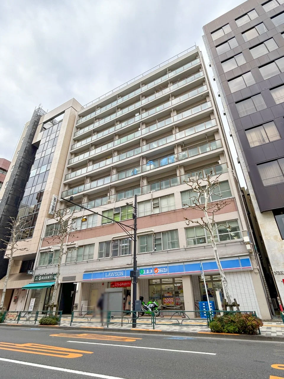 新宿中公ビル・御苑グリーンハイツ 3 オフィスビル外観 1