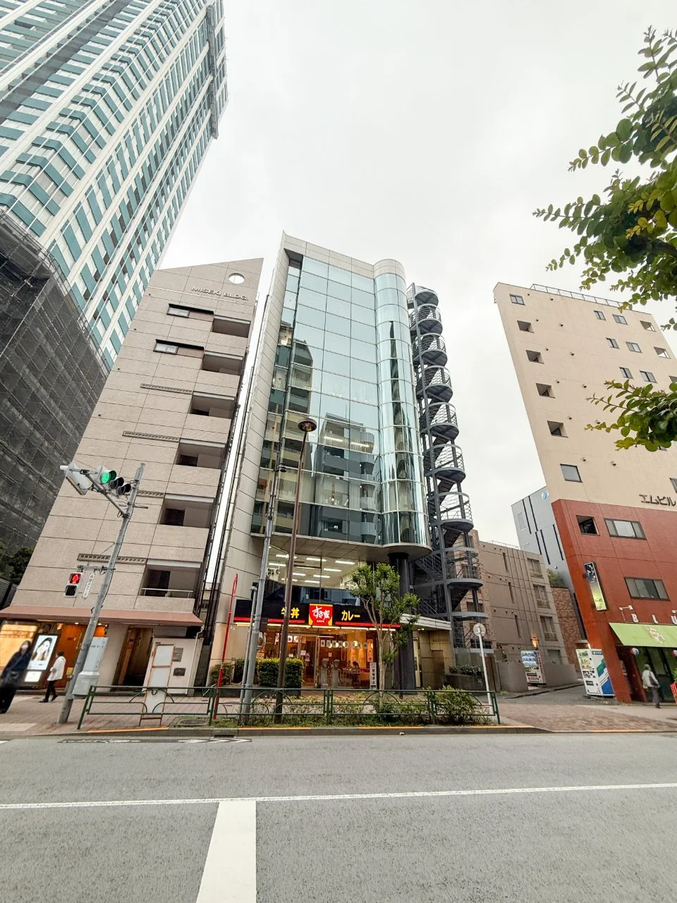 渡辺西新宿ビル 2 オフィスビル外観 1