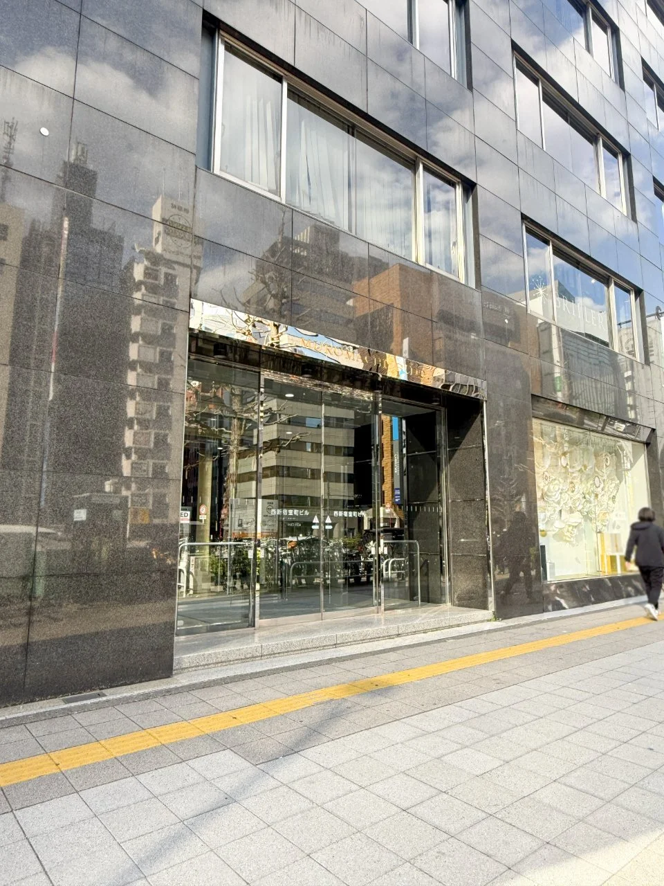西新宿室町ビル 5 ビルエントランス 3