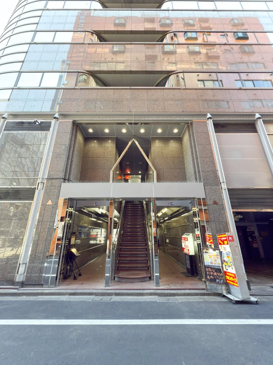 アコード新宿ビル 10 ビルエントランス 3