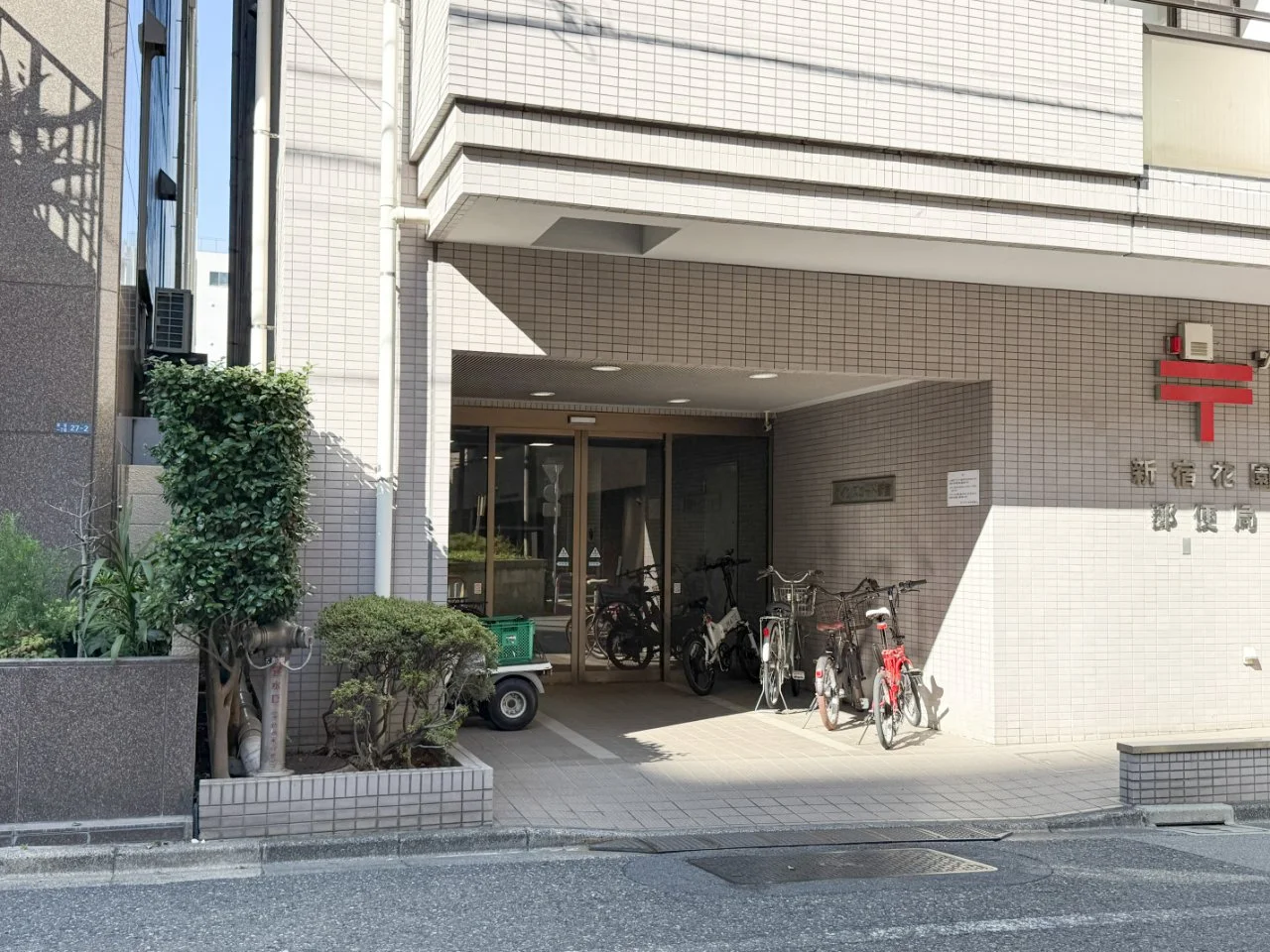 クインズコート新宿ビル 7 ビルエントランス 3