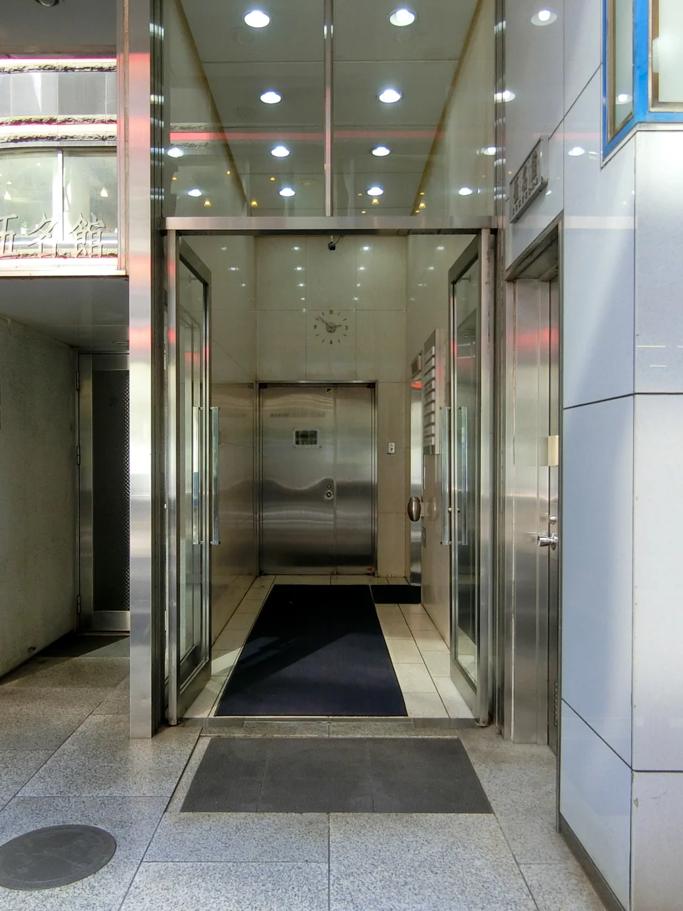 新宿伍名館 7 エントランス 3