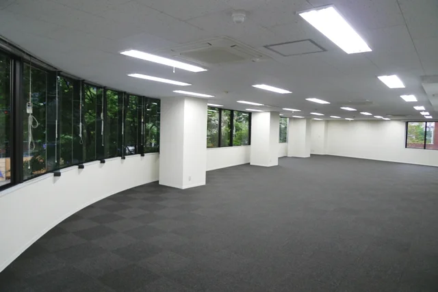 新宿嘉泉ビル 7 執務室 6