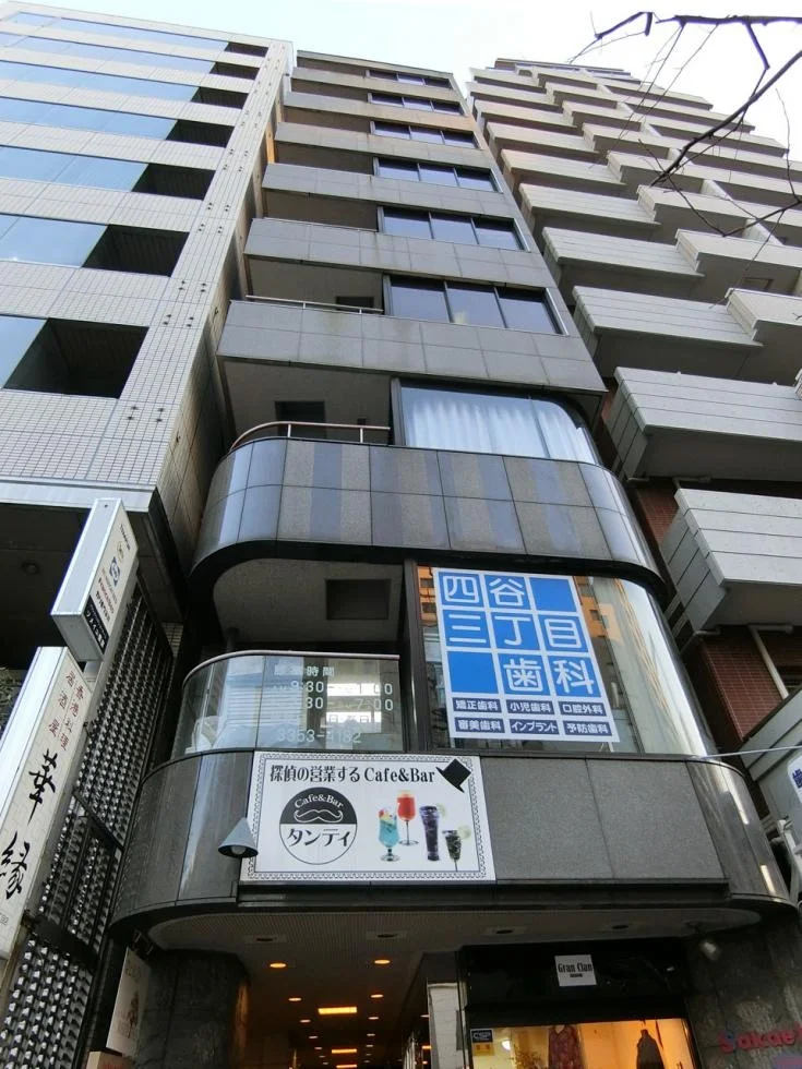 Biz Feel 四谷3丁目 B1 オフィスビル外観 4
