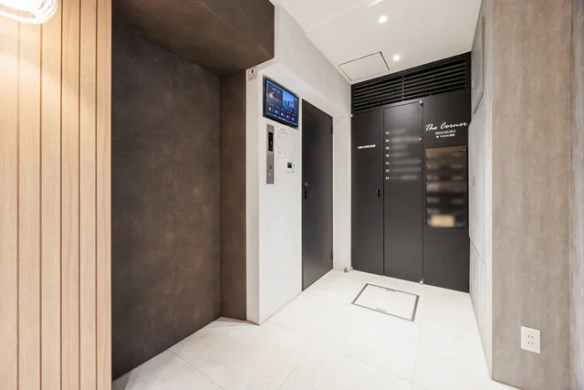 The Corner SHINJUKU 7 ビルエントランス 3