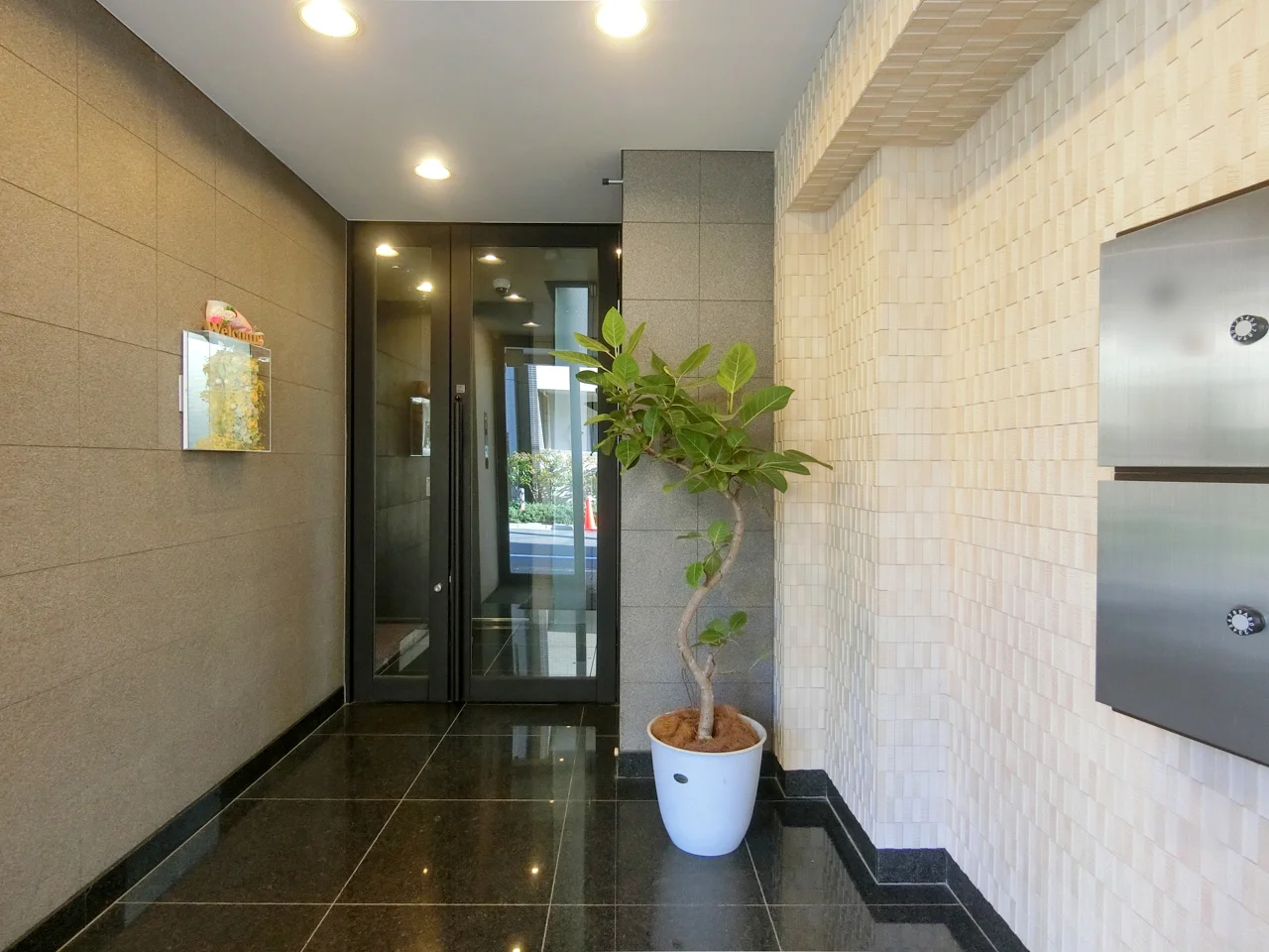 HARIYAMA Bldg. 4 エントランス 3