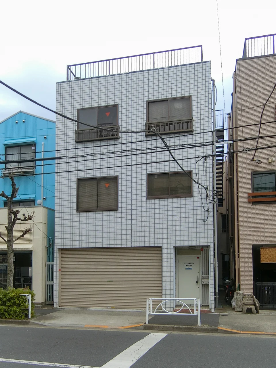 権東ビル 1階から3階1棟貸し 外観 2