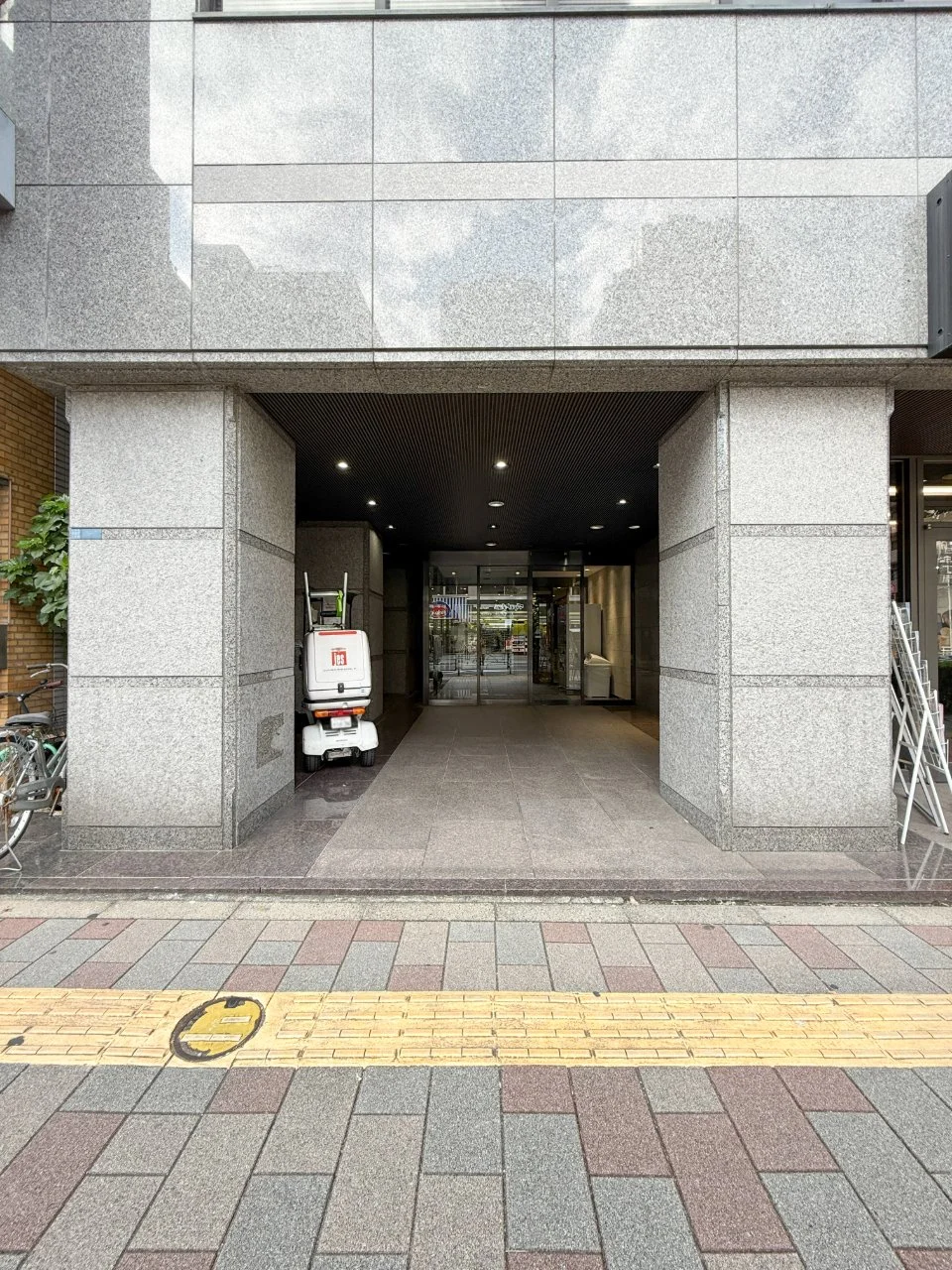 ヒューリック新御徒町 6 エントランス 3