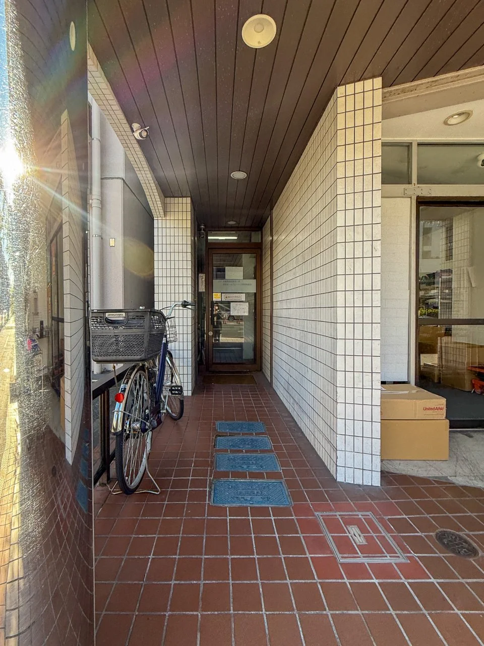 東ネビル 1 エントランス 8