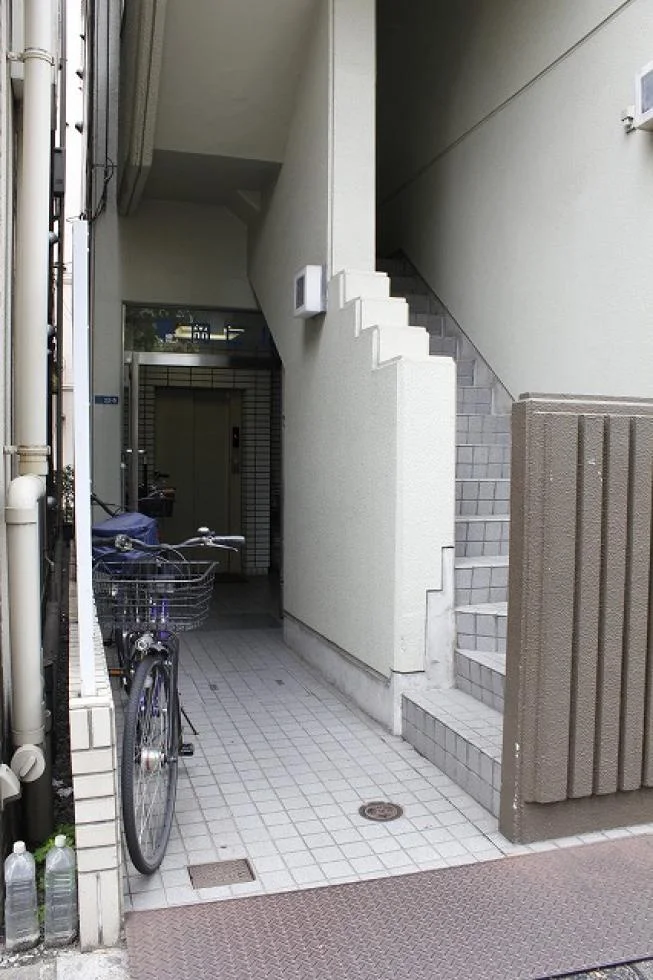 平岡ビル 2 エントランス 6