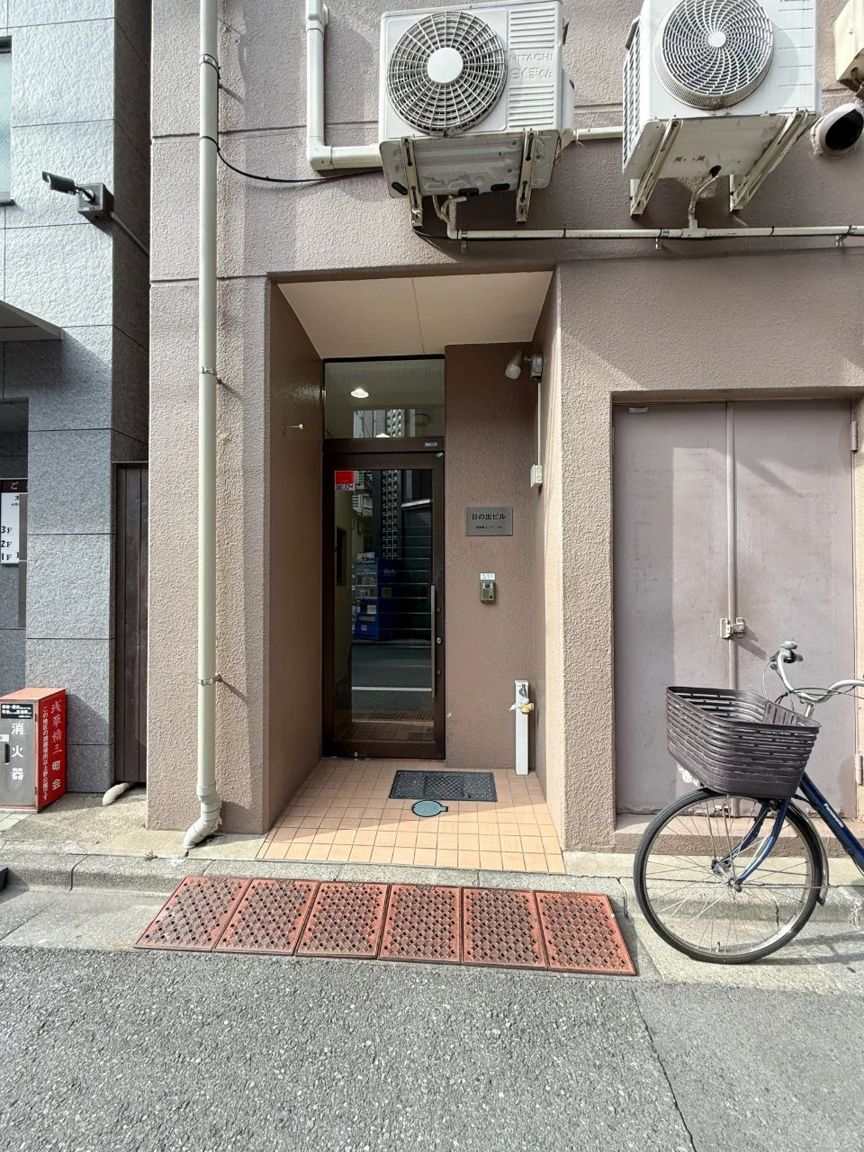 日の出ビル 1 エントランス 3