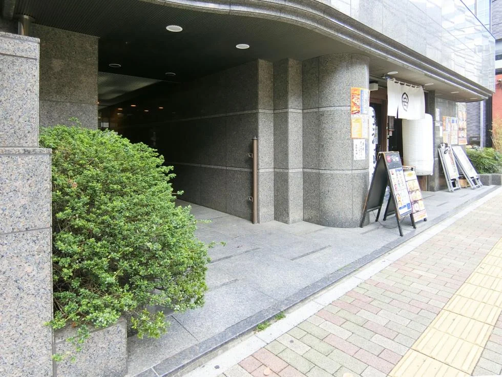KTビル 4 エントランス 3