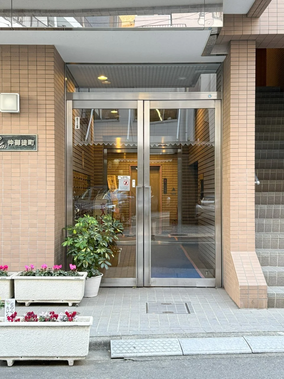 リーラ仲御徒町ビル 2 エントランス 3