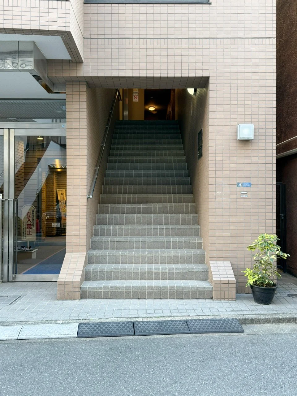 リーラ仲御徒町ビル 2 エントランス 4