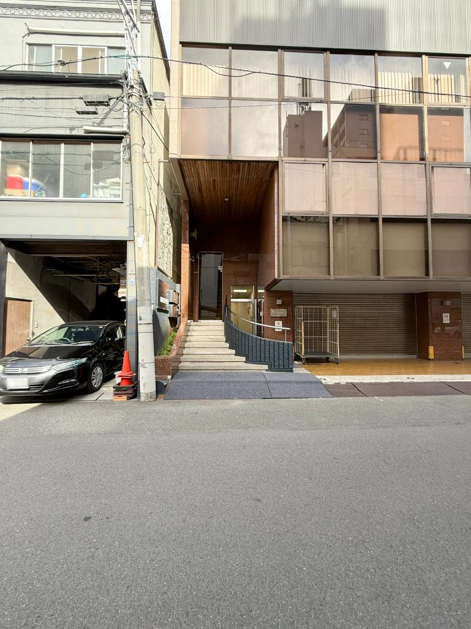 アーバンアートビル B1 エントランス 3