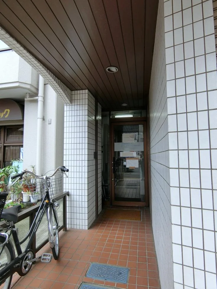 東ネビル 1 エントランス 5
