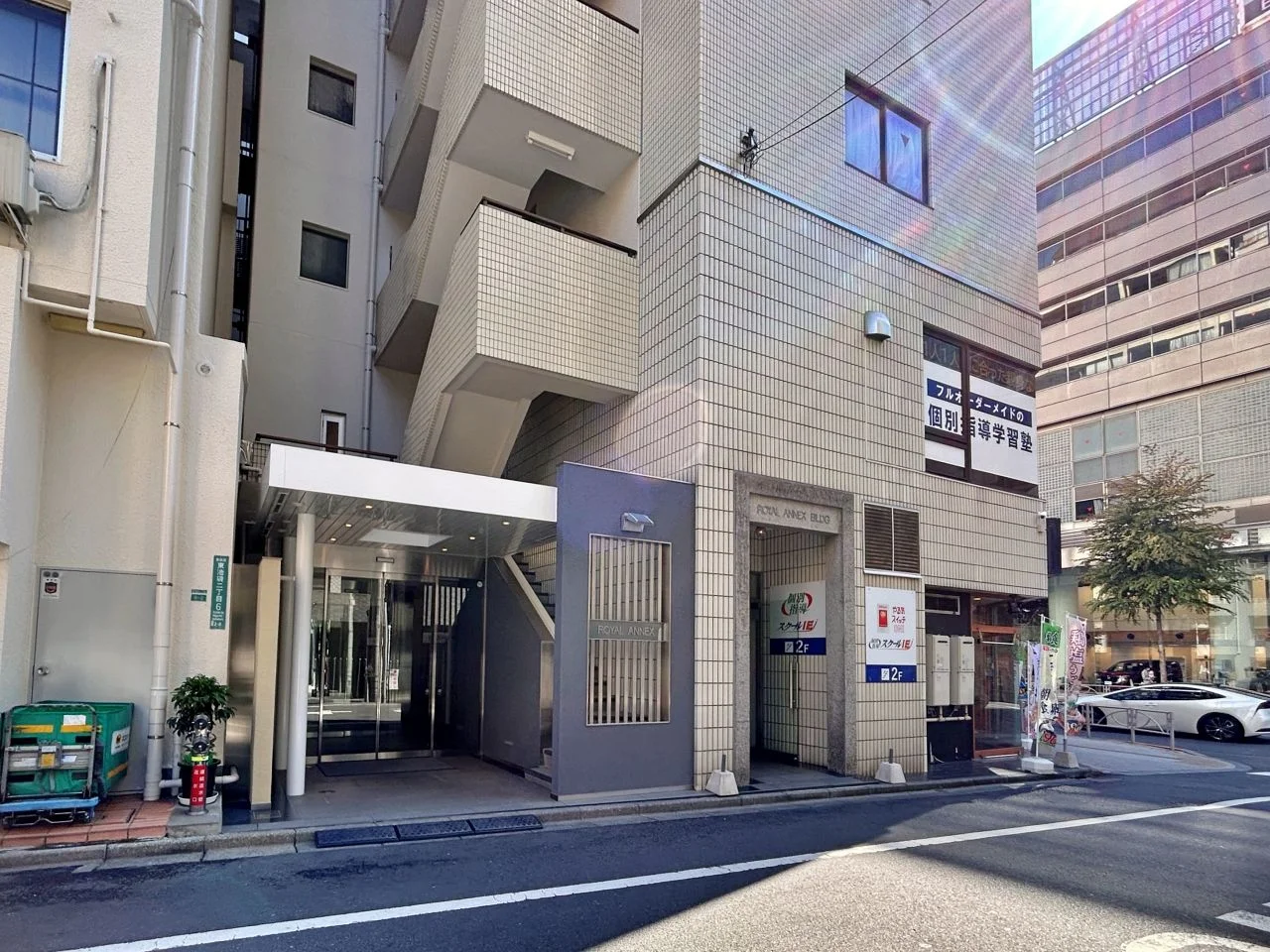 ロイヤルアネックス 2 エントランス 3