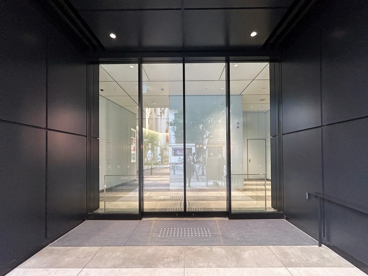 ロクマルゲート IKEBUKURO 10 エントランス 4