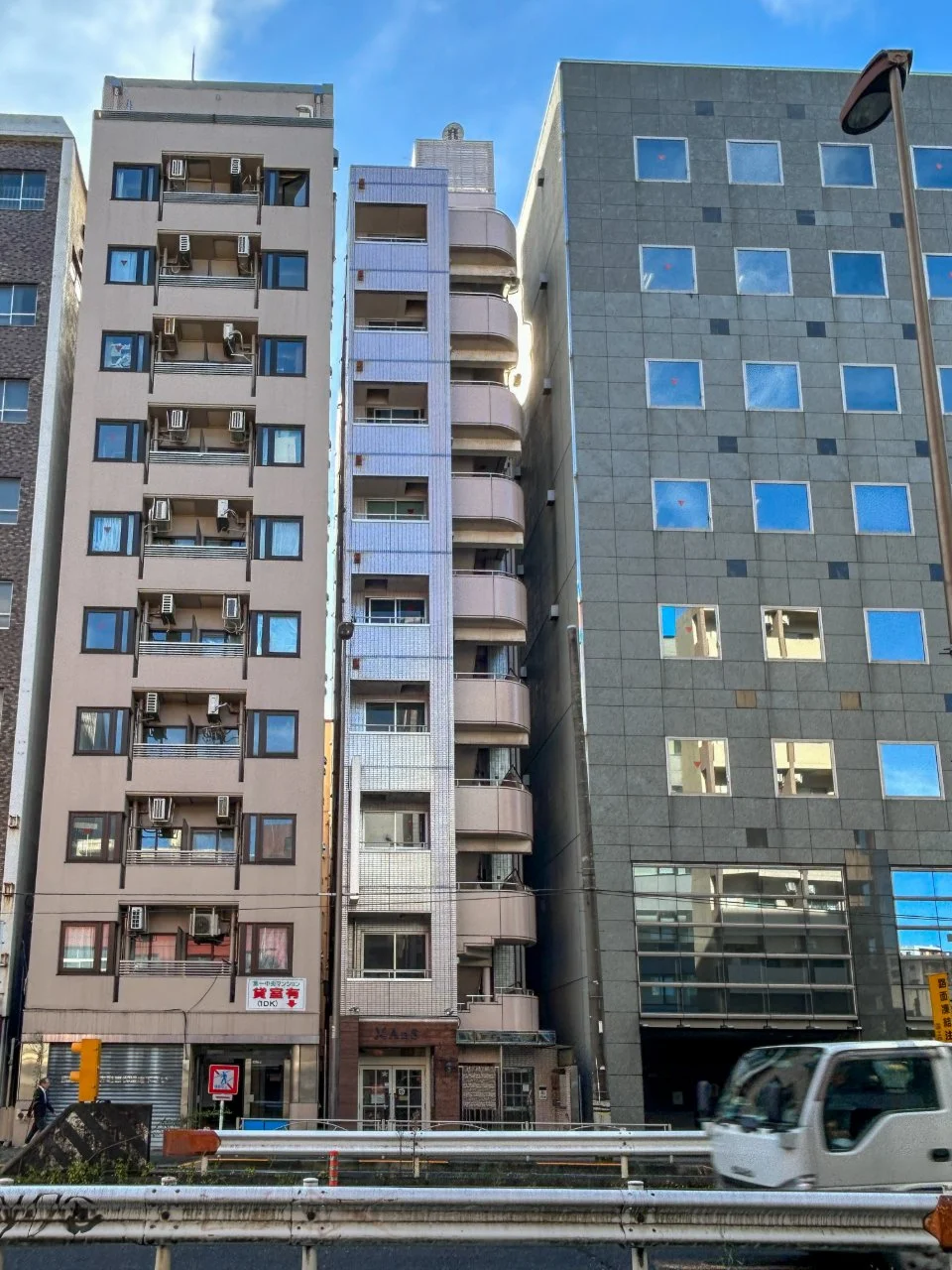 ニットービル - 画像1