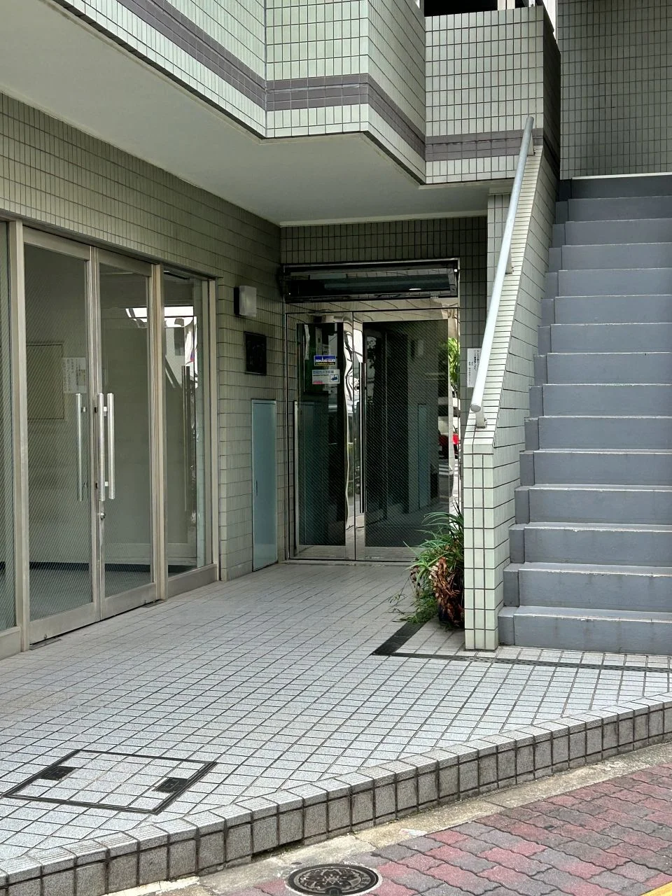 グレース飯島ビル 1 エントランス 3