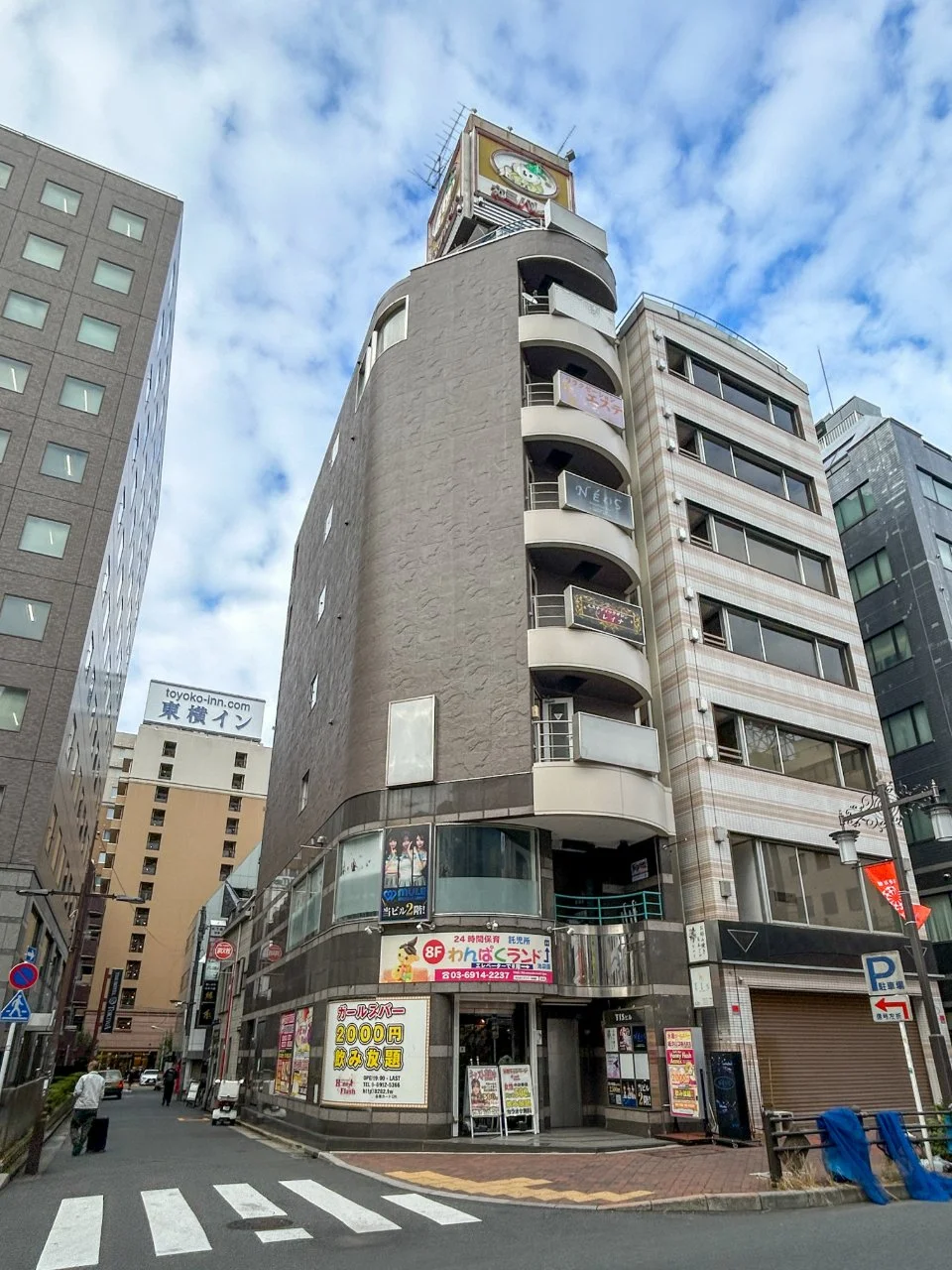 TISビル B1 外観 1