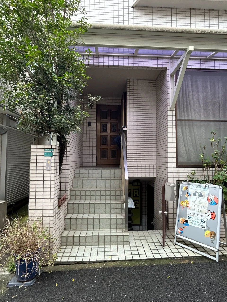 麗ビル B1 エントランス 3