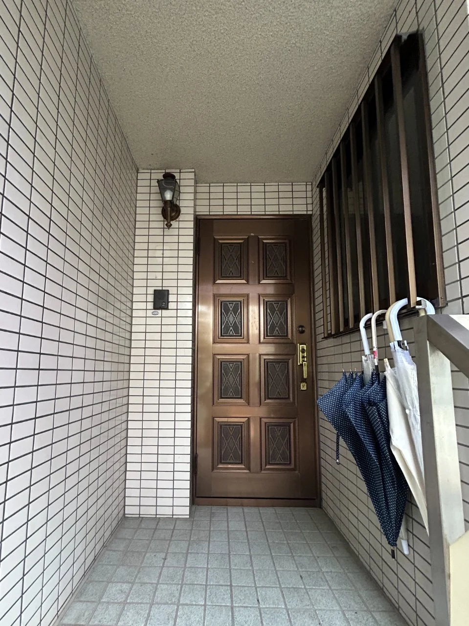 麗ビル B1 エントランス 4