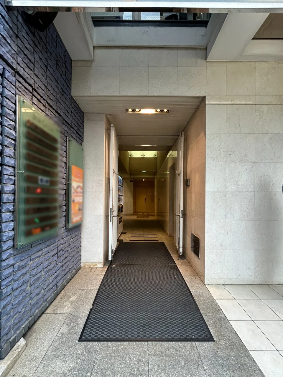 池袋TAビル B1 エントランス 3
