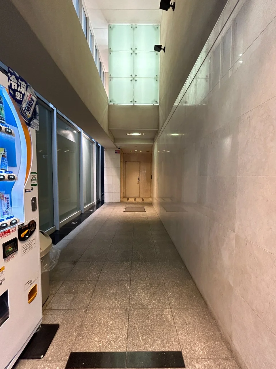 池袋TAビル B1 エントランス 4
